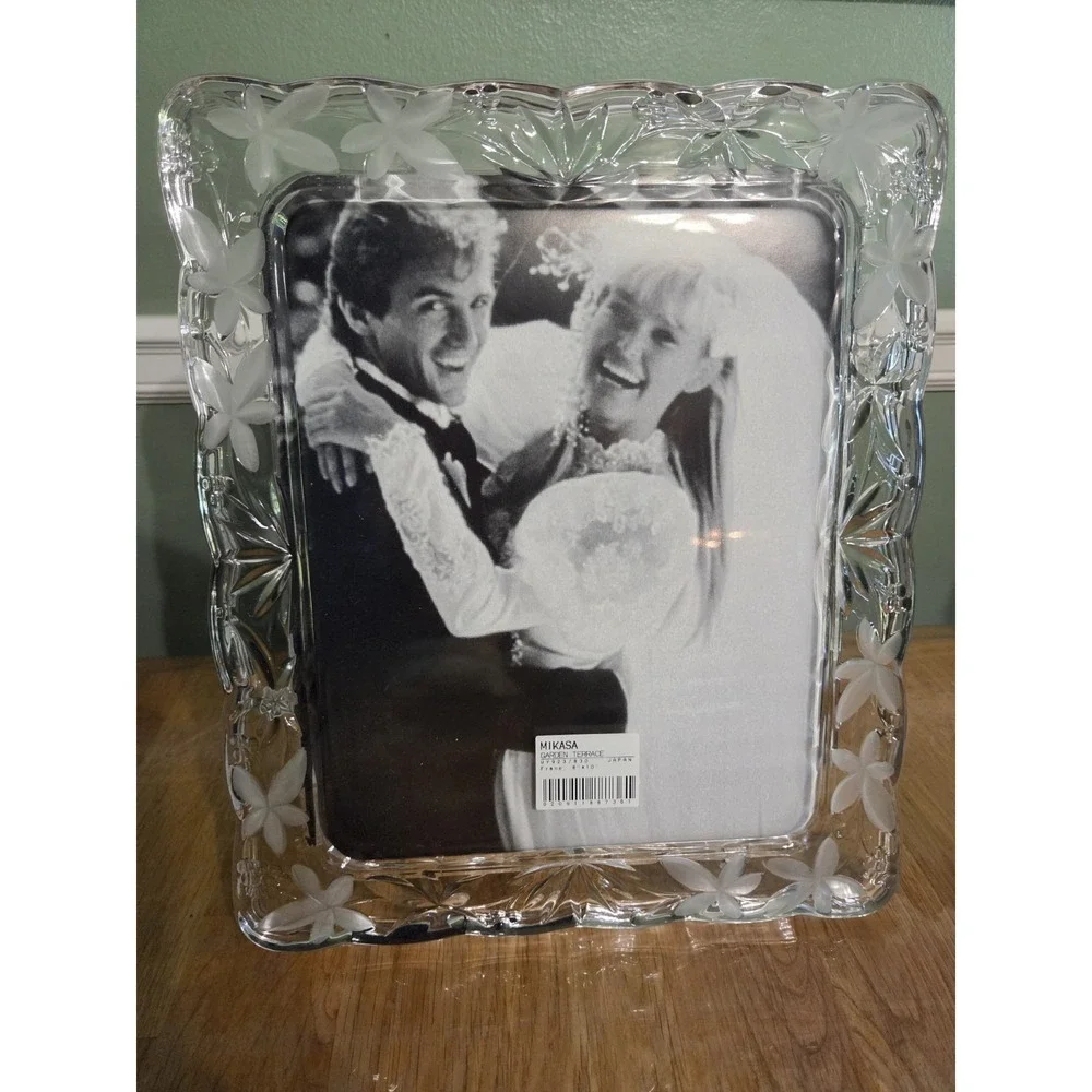8 X 10-MIKASA GARDEN TERRACE FLORAL MIST CRYSTAL GLASS FRAME w/ Box